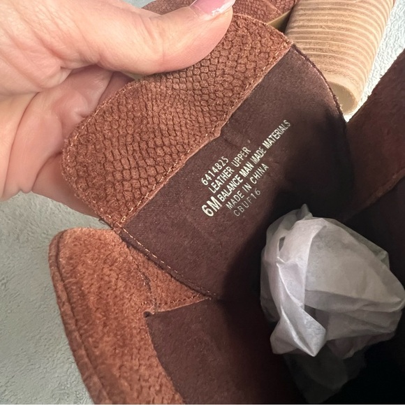 Isola Lavoy Suede Moto Buckle Stacked Heel Ankle Boot Bootie Cocoa Brown Sz 6 - Picture 11 of 14